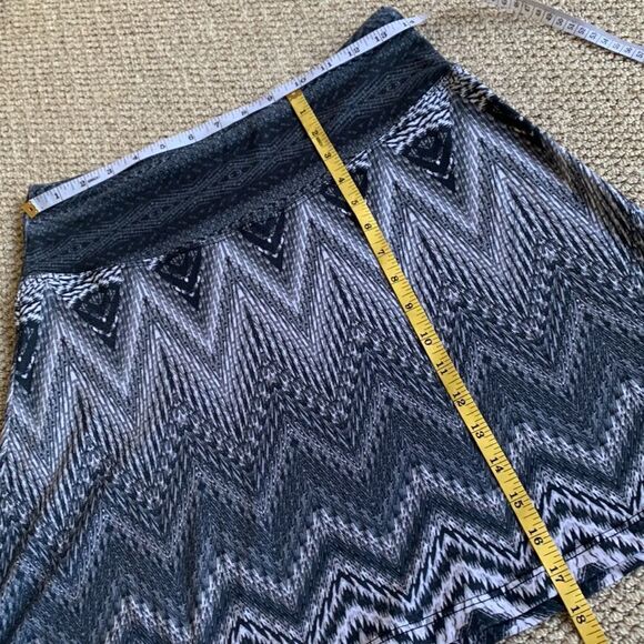 🟢3 items for $20 PRANA skirt pull on jersey knit zigzag print size women’s XS - Picture 9 of 10